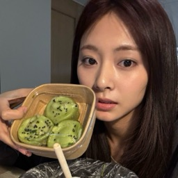 Discovery icon for 𓏼 𓈒 tzuyu Discord server